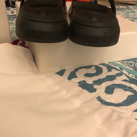 Alexander McQueen men size 8 slide which is a woman’s size 10 - Picture 3 of 3